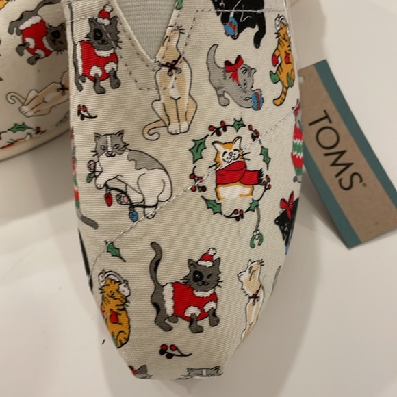 TOMS BELMONT SLIP - ON Christmas Holiday Cats Edition sneakers size 7.5 - Picture 2 of 9